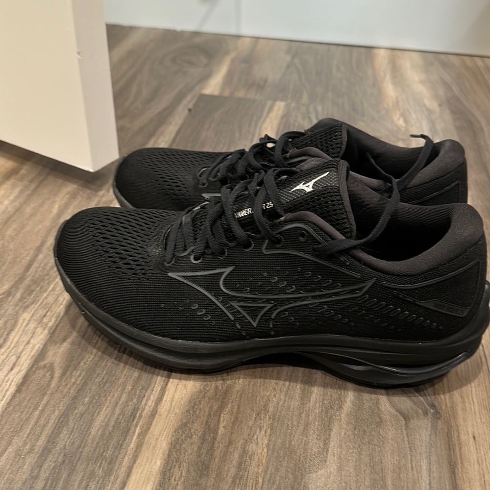Mizuno sneakers